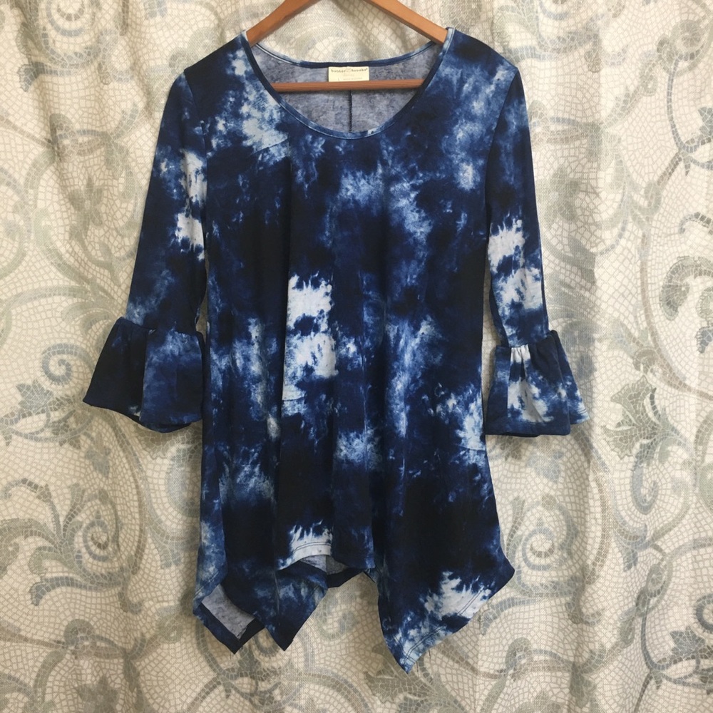 Blue tie dye quarter length bell sleeve top